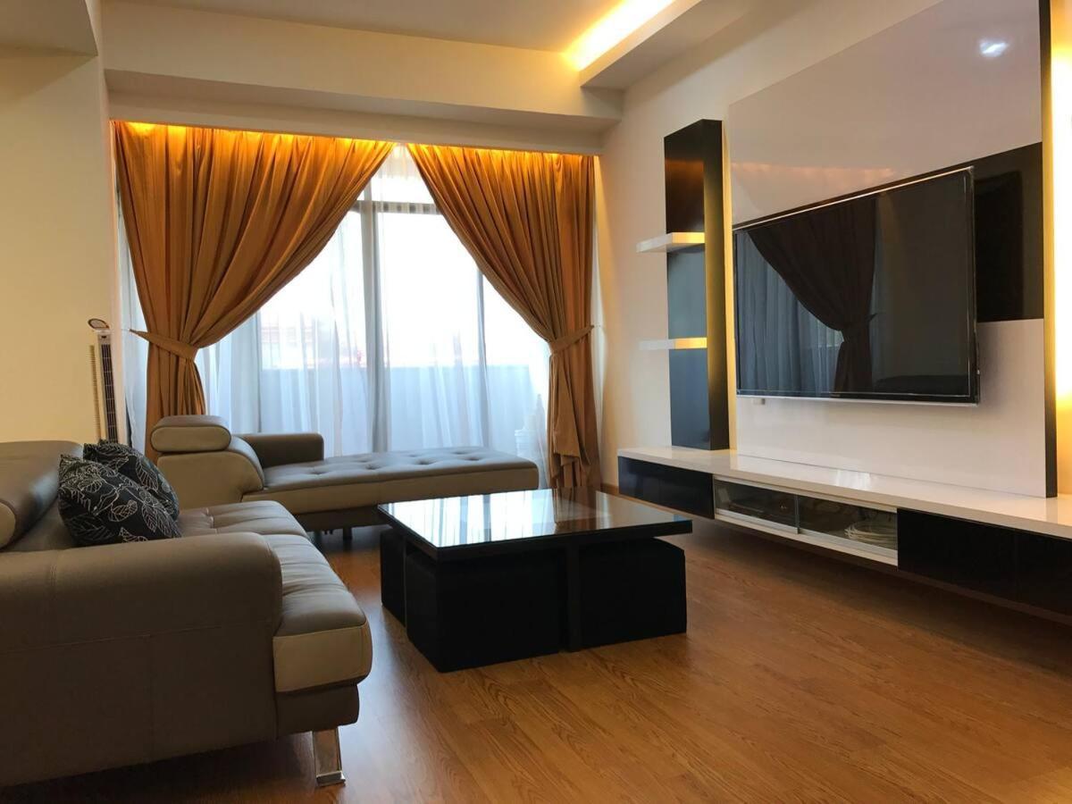 Alza Mahkota Hotel Melaka Екстериор снимка