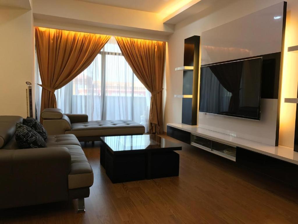 Alza Mahkota Hotel Melaka Екстериор снимка